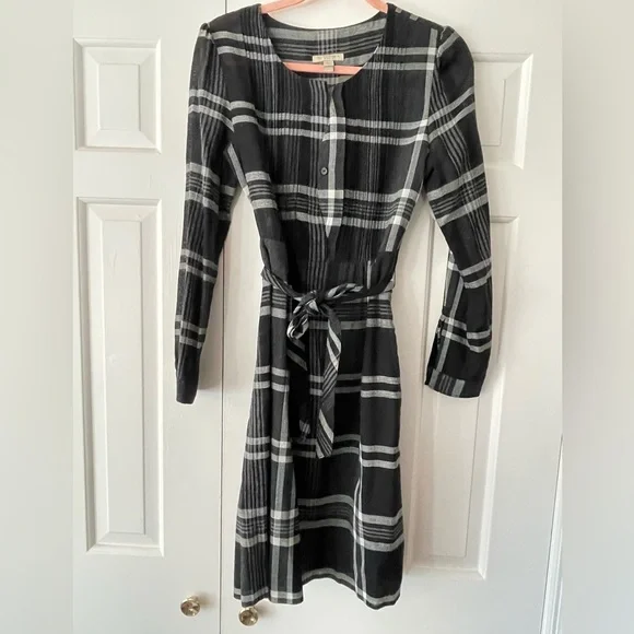Burberry Brit wool dress. Size 6 - Picture 2 of 9
